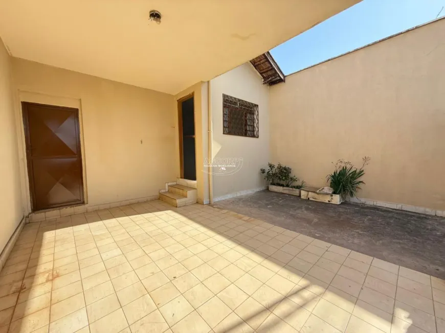 Foto do imóvel - Casa à venda com 2 quartos, 1 suíte, de 98 a 100 m², 1 a 2 banheiros e 1 a 2 vagas na garagem.