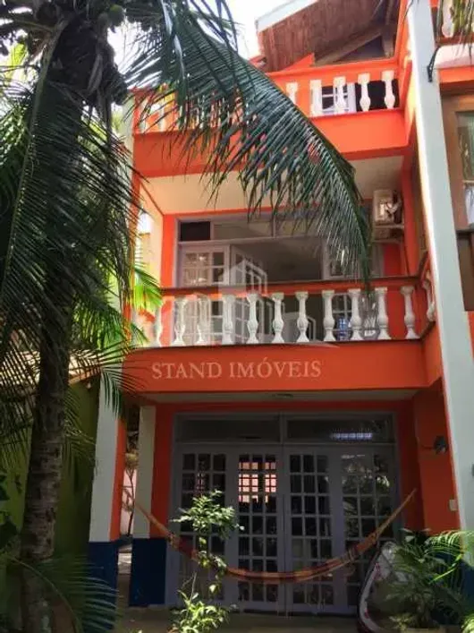 Foto do imóvel - Casa com 3 quartos, 1 suíte, 3 banheiros, 210 m², aceita animais e piscina no condomínio.