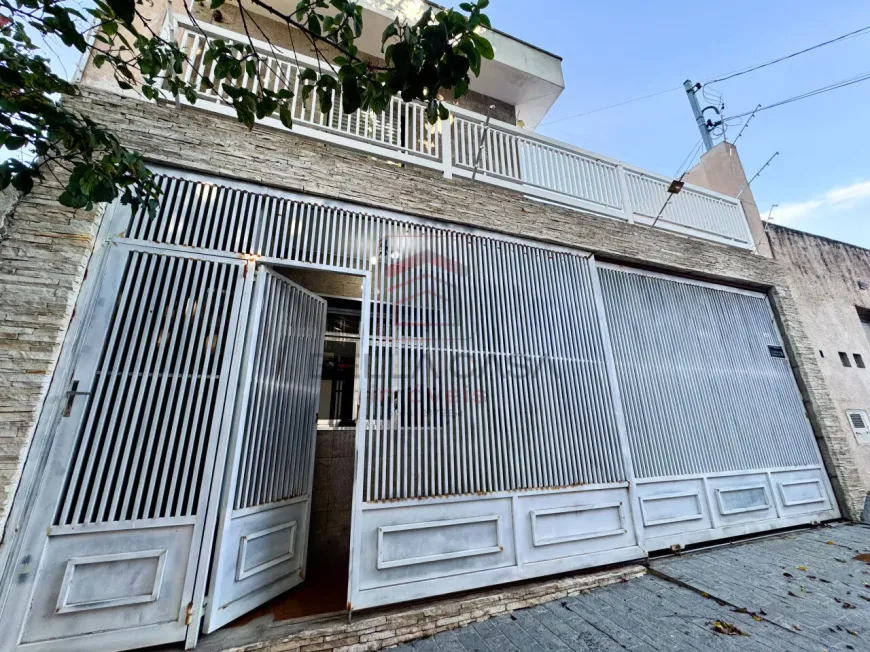 Foto do imóvel - Sobrado à venda com 2 quartos, 1 banheiro, 1 vaga na garagem e quintal em