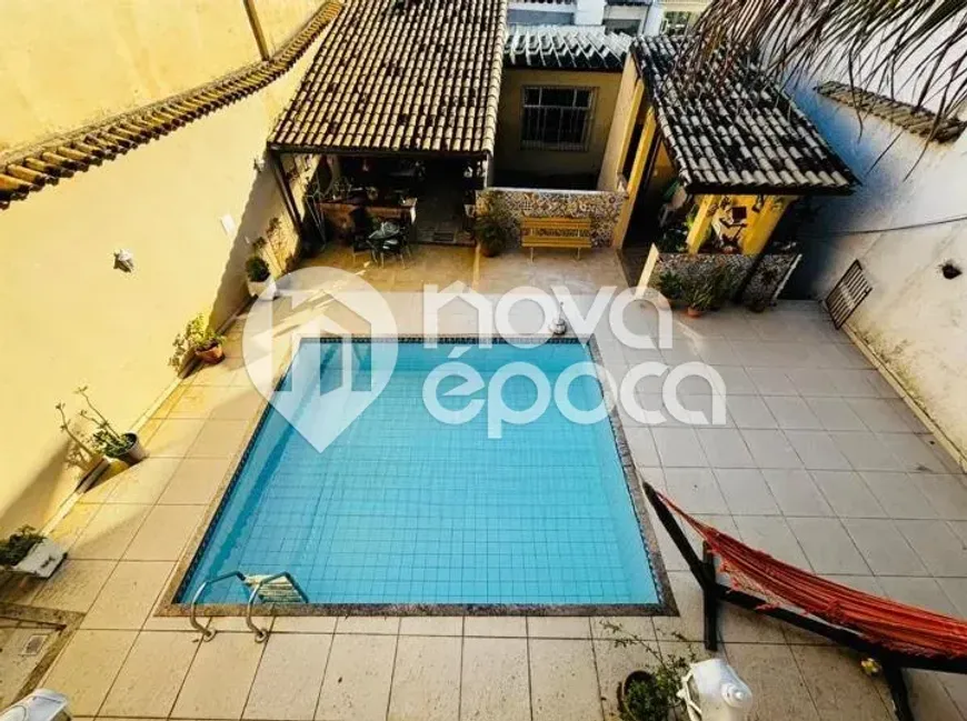 Foto do imóvel - Casa de condomínio à venda com 2 quartos, 2 banheiros, 230 m² e 2 vagas na garagem em