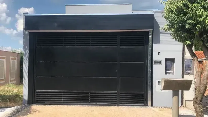 Foto do imóvel - Casa à venda com 2 quartos, 1 banheiro e 2 vagas na garagem de 125 m² em