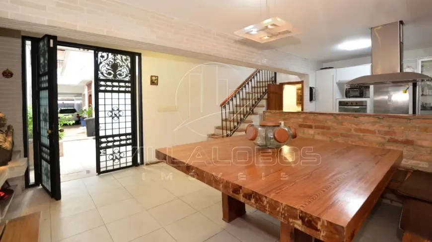 Foto do imóvel - Casa à venda com 3 quartos, 1 suíte, 3 banheiros e 2 vagas, próxima à Estação Imperatriz.