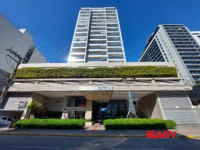 Apartamento com 2 Quartos para alugar, 68m² no Centro, Florianópolis