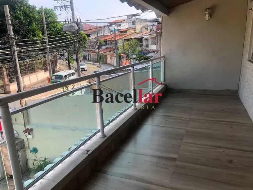 Foto do imóvel - Casa para alugar com 3 quartos, sendo 1 suíte, 2 banheiros, 120 m², aceita animais e varanda em