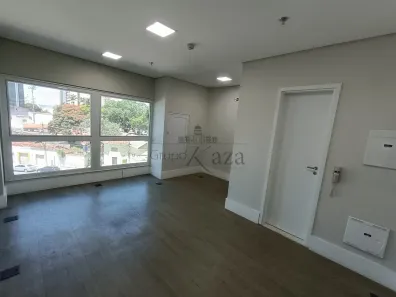 Conjunto Comercial / Sala à venda, 24m² no Centro, São José dos Campos