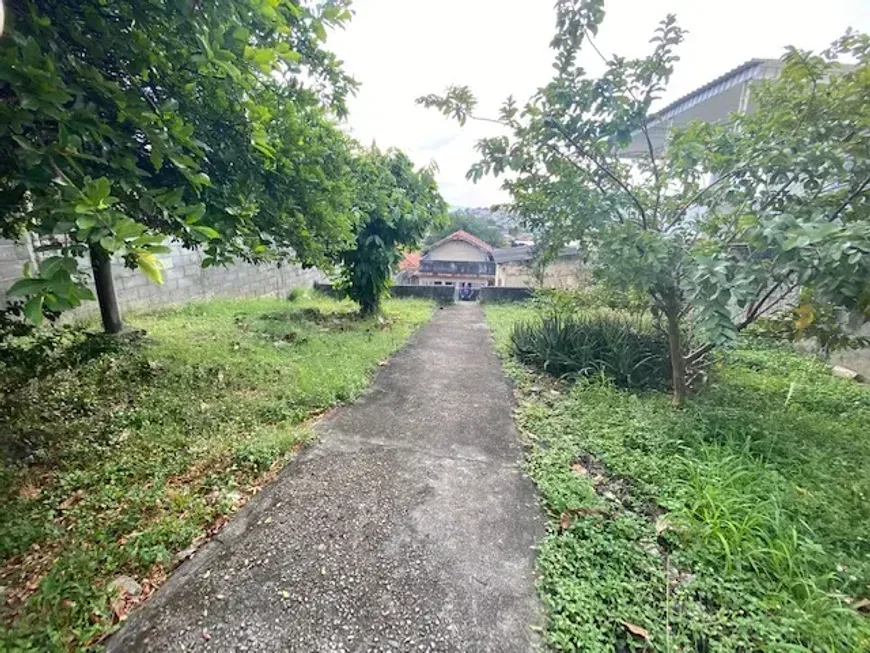Foto do imóvel - Casa à venda com 4 quartos, de 2 a 3 banheiros, 4 a 5 vagas na garagem, quintal e aceita.