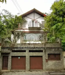 Casa com 5 Quartos à venda, 345m² no Valparaíso, Petrópolis