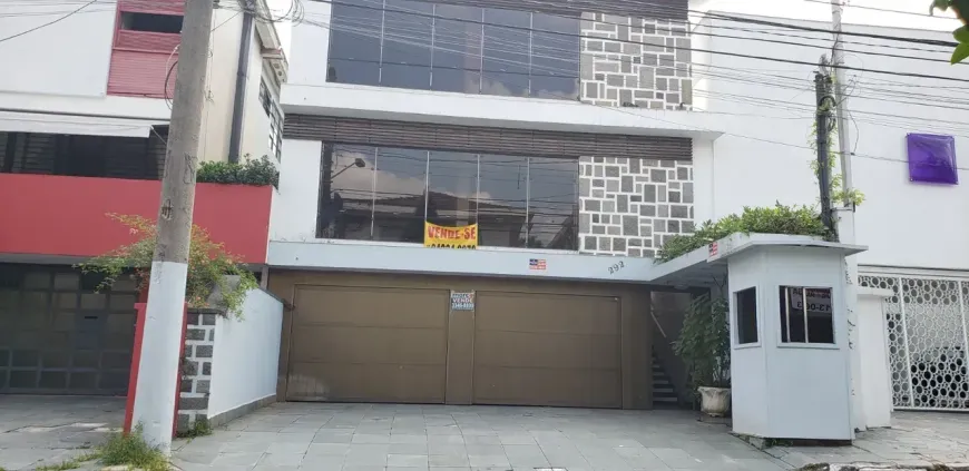 Foto do imóvel - Sobrado à venda com 4 quartos, de 2 a 3 banheiros, 336 m² e 4 vagas próximo ao Metrô Ana Rosa.