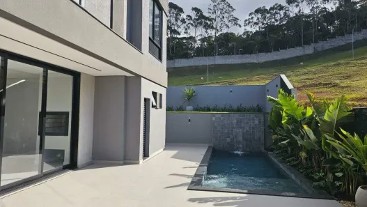Casa de Condomínio com 4 Quartos à venda, 300m² no Centro, Camboriú