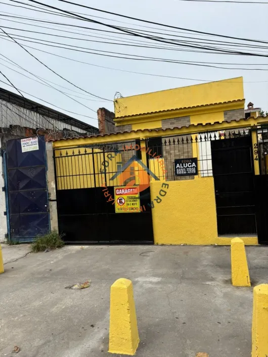 Foto do imóvel - Casa para alugar com 3 quartos, 1 suíte, 3 banheiros, 1 vaga na garagem e quintal em