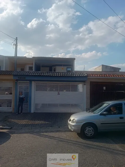 Foto do imóvel - Sobrado à venda com 3 quartos, 3 suítes, 180 m², 3 banheiros e 4 vagas, próximo ao Metrô Vila.