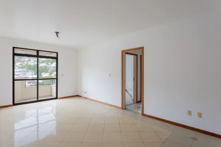 Apartamento com 2 Quartos para alugar, 110m² no Centro, Florianópolis