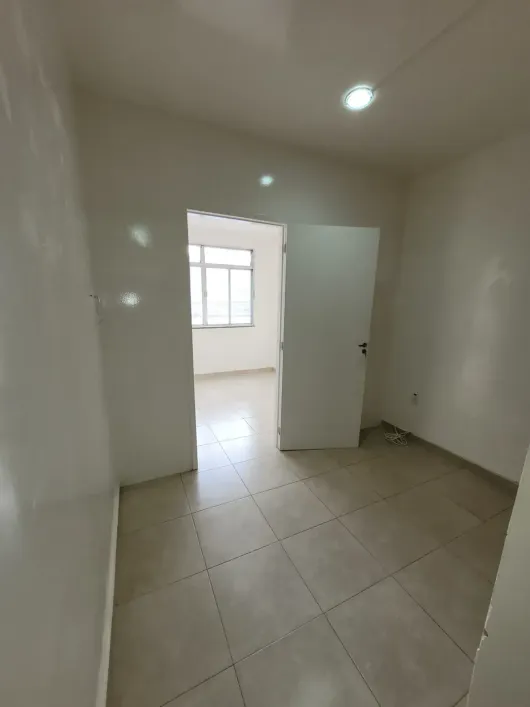 Foto do imóvel - Ponto comercial/Loja/Box para alugar com 30 m², 1 banheiro e próximo à Estação Rocha Miranda em