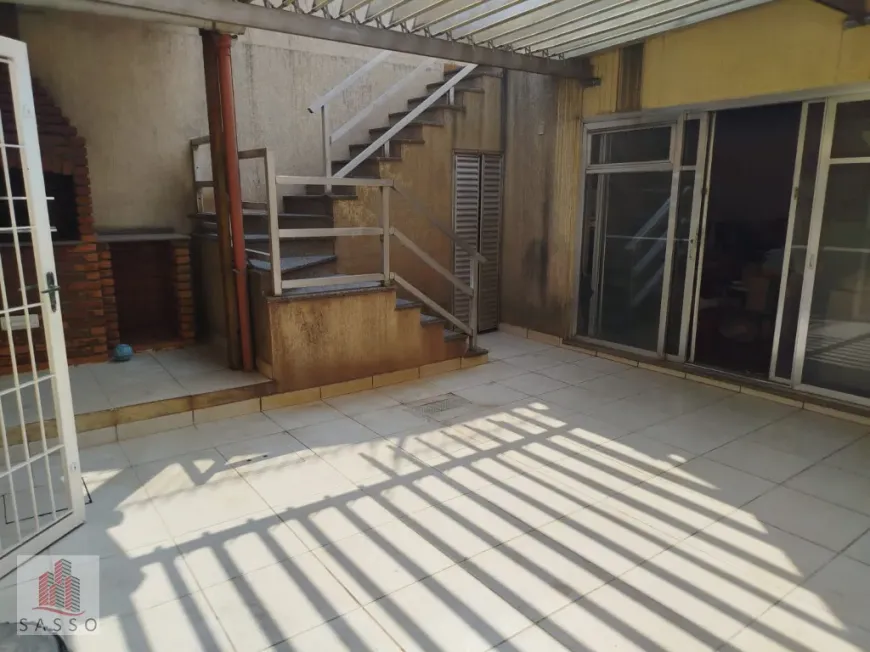 Foto do imóvel - Casa à venda com 3 quartos, 1 suíte, 240 m², 4 banheiros e 3 vagas próximo à Estação Tatuapé em