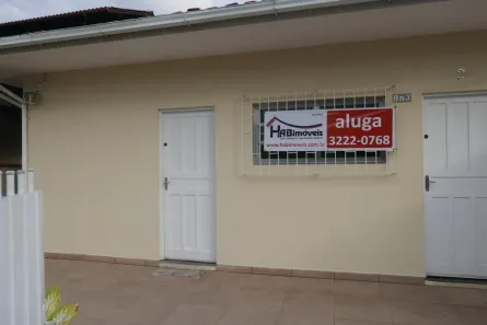 Casa com 2 Quartos para alugar, 60m² no Carianos, Florianópolis
