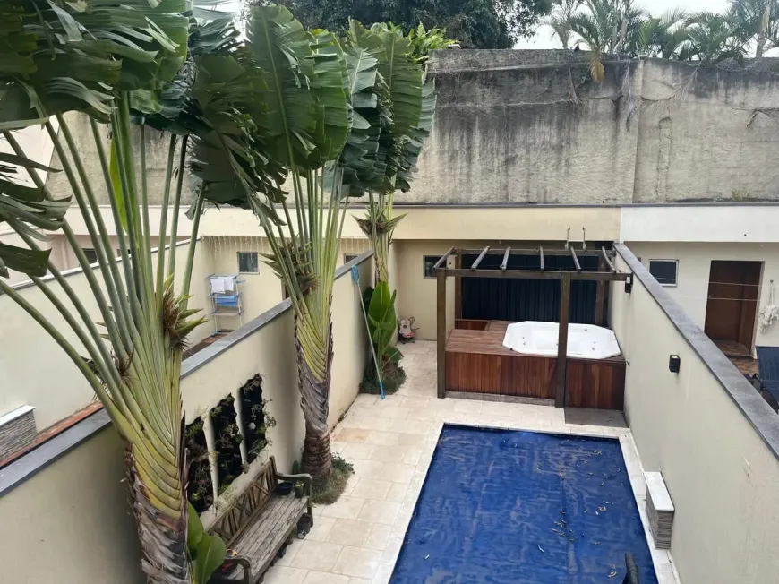 Foto do imóvel - Sobrado em condomínio para alugar com 4 quartos, 4 suítes, 7 banheiros, 295 m² e aceita animais.