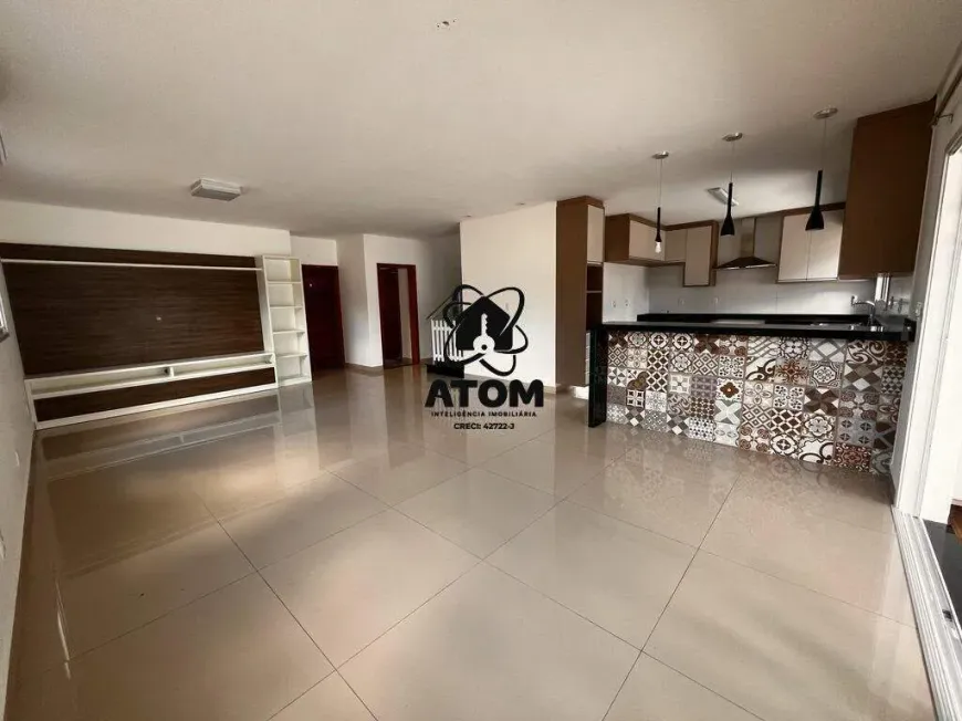 Foto do imóvel - Casa de condomínio à venda com 4 quartos, 4 suítes, 223 m², 5 banheiros e 2 vagas na garagem em