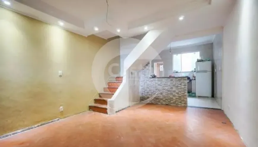 Foto do imóvel - Sobrado à venda com 3 quartos, 1 suíte, 3 banheiros e 1 vaga na garagem em