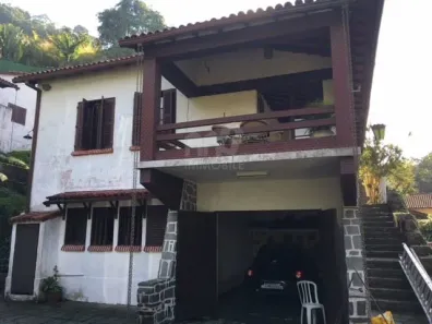 Casa com 3 Quartos à venda, 271m² no Valparaíso, Petrópolis
