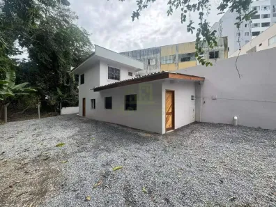 Casa com 1 Quarto para alugar, 30m² no Centro I, Brusque