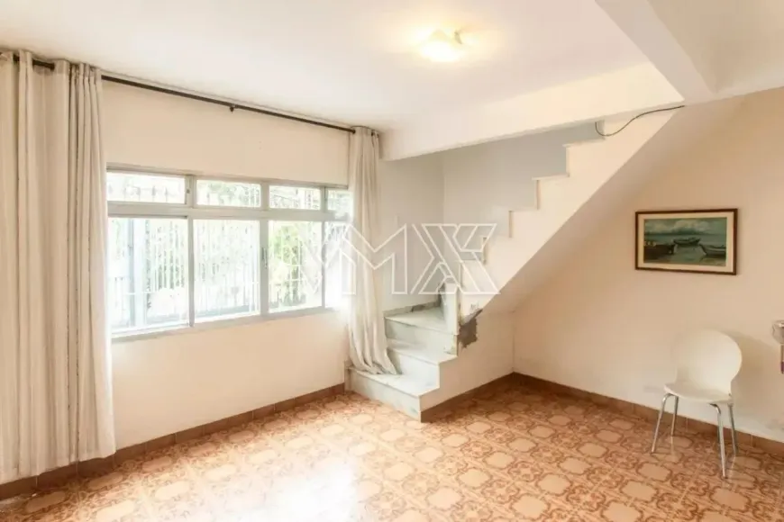 Foto do imóvel - Sobrado à venda com 2 quartos, 2 banheiros, 2 vagas na garagem, quintal e aceita animais em
