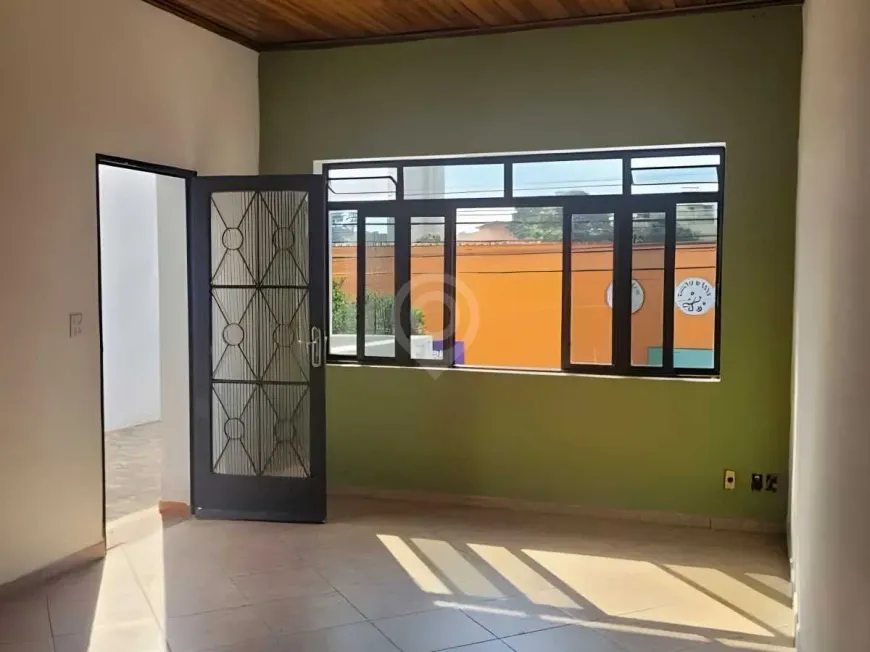 Foto do imóvel - Casa à venda com 3 quartos, 1 banheiro e 2 vagas na garagem de 151 m² em