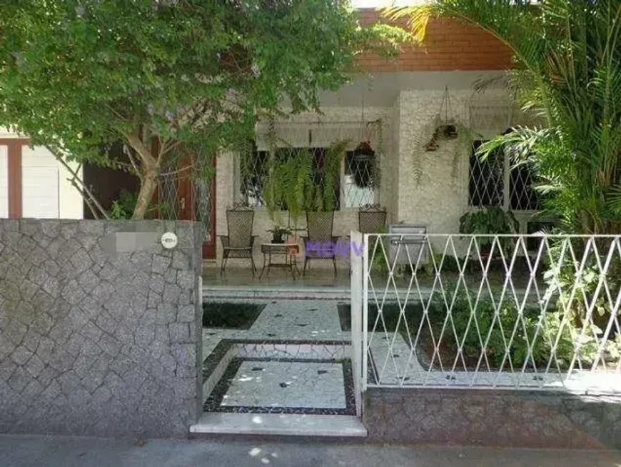 Foto do imóvel - Casa à venda com 4 quartos, 1 suíte, 170 m², 2 banheiros e 5 vagas na garagem em