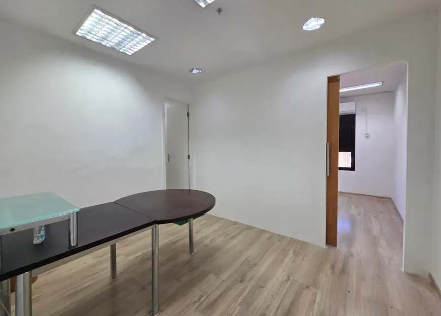 Foto do imóvel - Sala/Conjunto/Escritório para alugar com 30 m², 2 banheiros e 1 vaga na garagem próximo ao.