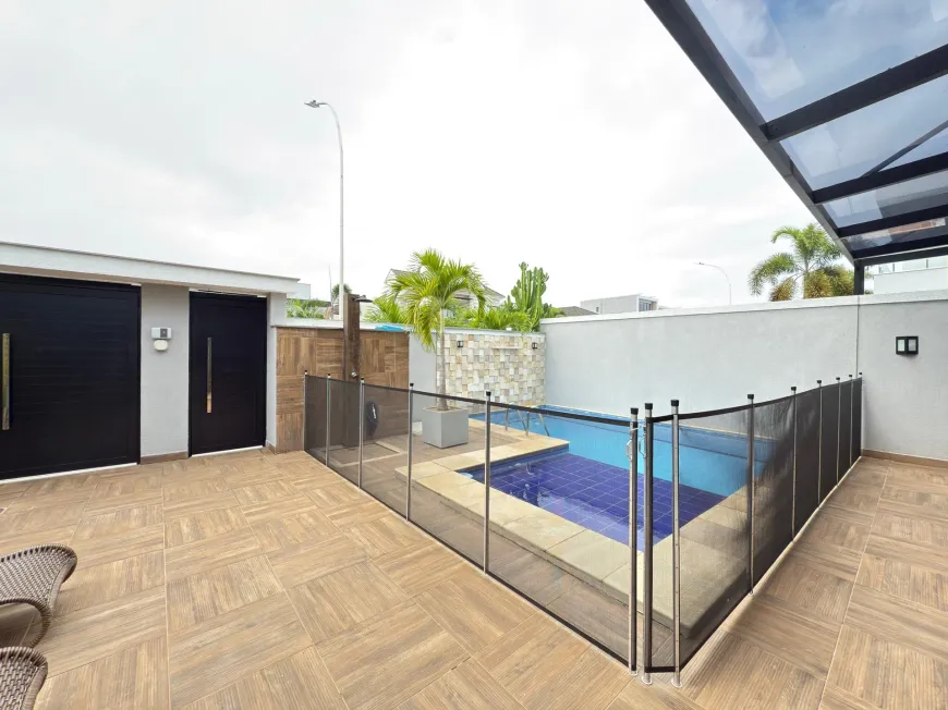 Foto do imóvel - Casa condomínio à venda com 4 quartos, 4 suítes, 360 m², 5 banheiros e 4 vagas na garagem em