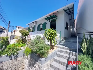 Casa com 3 Quartos para alugar, 65m² no Trindade, Florianópolis
