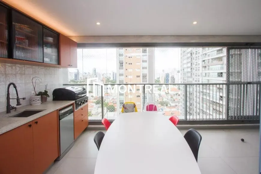 Foto do imóvel - Apartamento à venda com 3 quartos, 3 suítes, 3 banheiros e elevador no condomínio. Varanda.