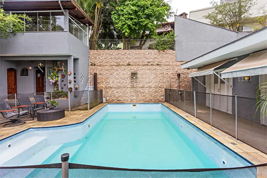 Foto do imóvel - Casa à venda com 3 quartos, 2 suítes, 173 m², 5 banheiros e 3 vagas na garagem em