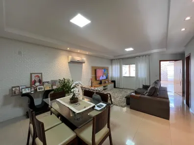 Casa com 3 Quartos à venda, 220m² no Jardim América, Goiânia