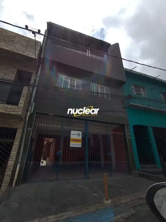 Foto do imóvel - Casa à venda com 2 quartos, 2 banheiros, 180 m² e 2 vagas na garagem em