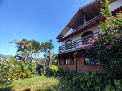 Casa com 4 Quartos à venda, 280m² no Valparaíso, Petrópolis