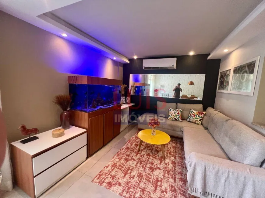 Foto do imóvel - Cobertura à venda com 4 quartos, 4 suítes, 240 m², 5 banheiros e 3 vagas na garagem em
