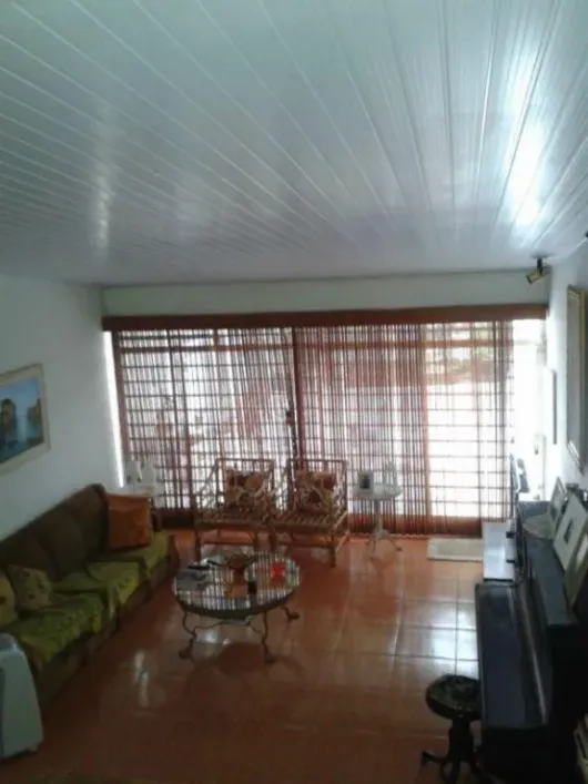 Foto do imóvel - Casa à venda com 3 quartos, 1 suíte, 174 m², 4 banheiros e 1 vaga na garagem em