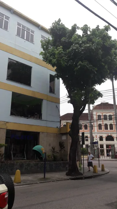 Foto do imóvel - Casa para alugar com 400 m², 3 banheiros e próximo ao Metrô Saens Peña em