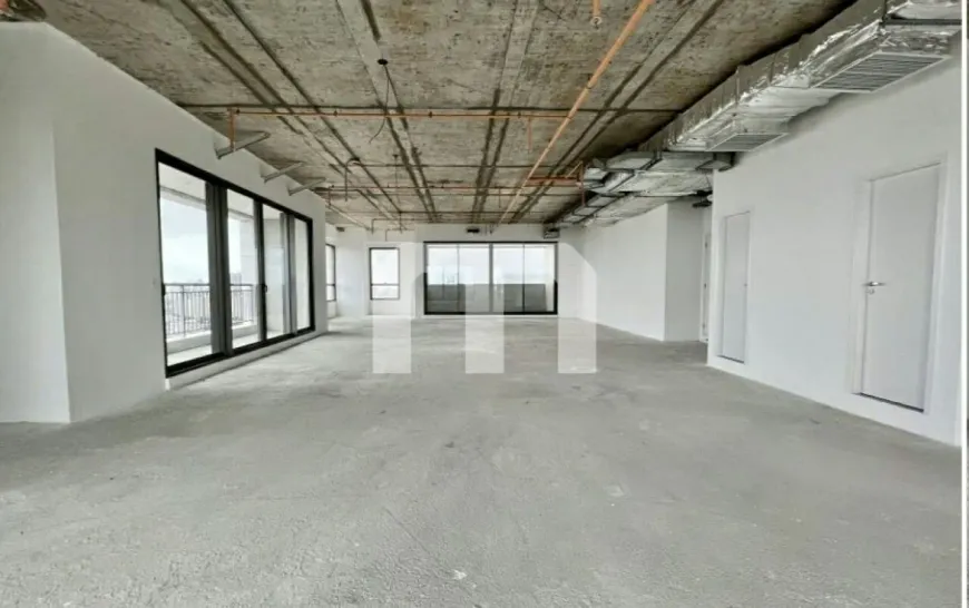 Foto do imóvel - Imóvel comercial para alugar com 500 m², 6 banheiros e 12 vagas na garagem próximo à Estação.