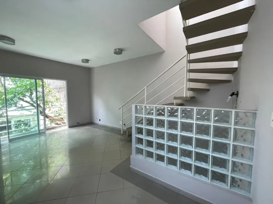 Foto do imóvel - Imóvel comercial para comprar com 240 m², 4 banheiros, 1 vaga