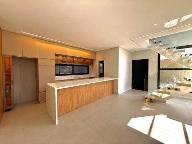 Casa com 3 Quartos à venda, 250m² no Campo Comprido, Curitiba