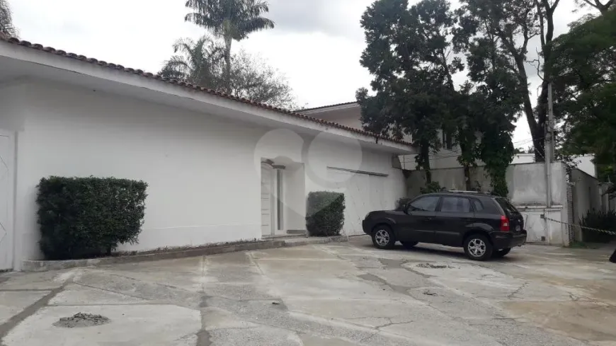 Foto do imóvel - Casa para alugar com 1 quarto, 6 banheiros e 8 vagas na garagem de 302 m² em