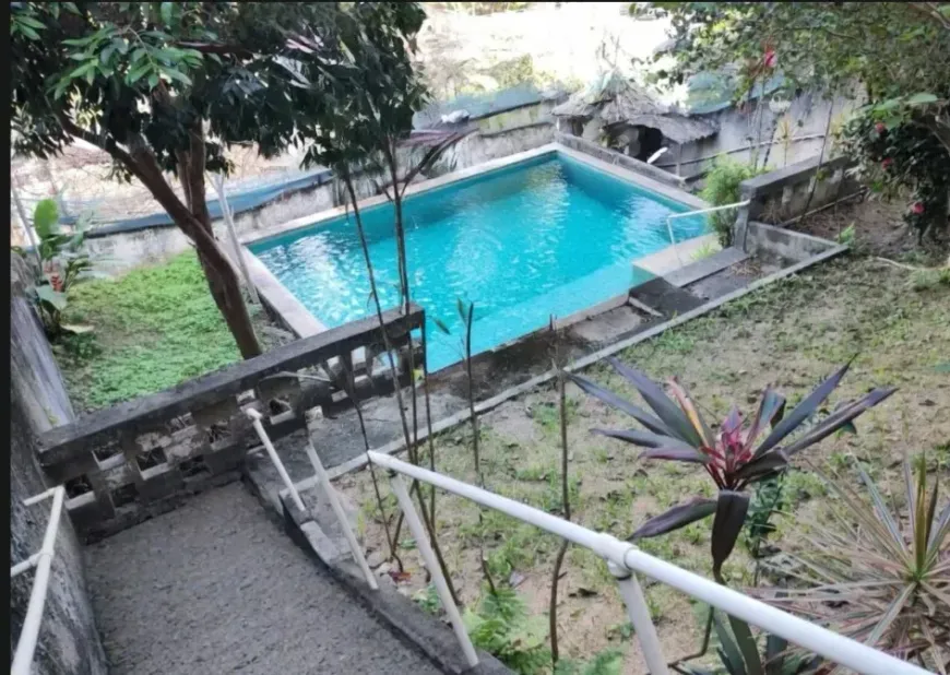 Foto do imóvel - Casa à venda com 3 quartos, 2 suítes, 5 banheiros, 5 vagas na garagem e piscina no condomínio.