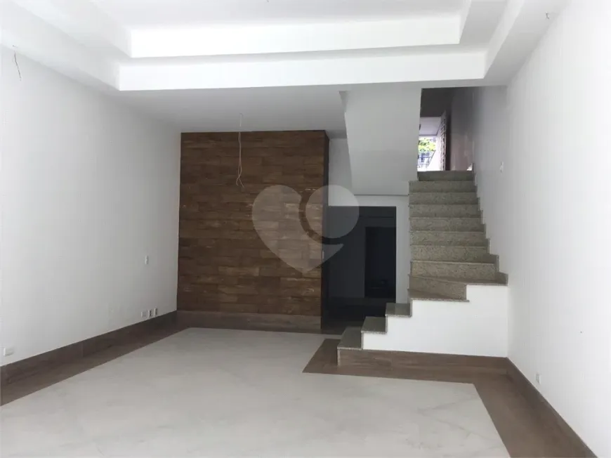 Foto do imóvel - Casa à venda com 3 quartos, 3 suítes, 260 m² e 4 banheiros aceita animais em