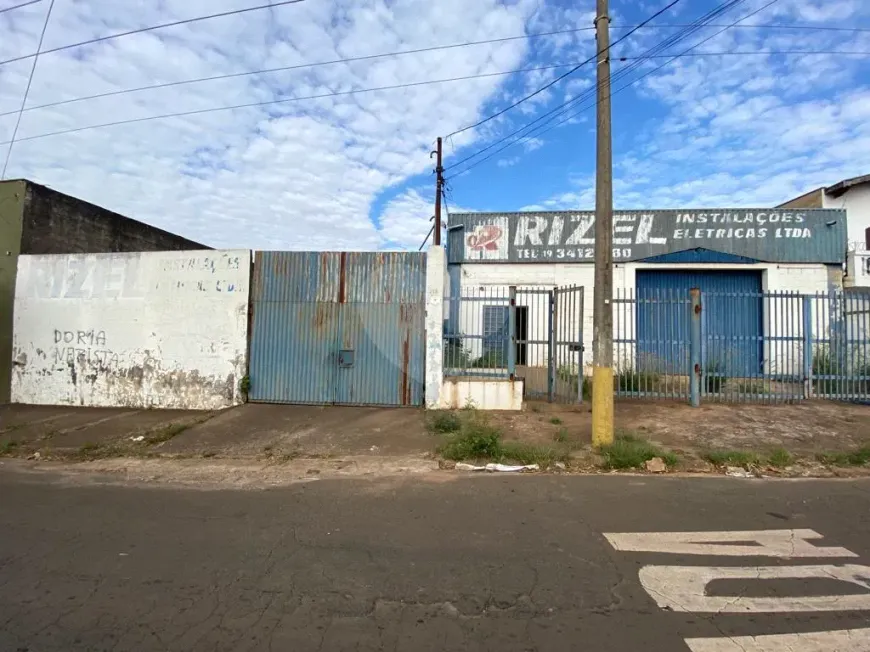 Foto do imóvel - Casa à venda com 1 quarto, 1 suíte, 3 banheiros e 10 vagas na garagem em