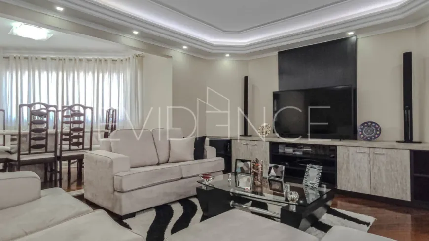 Foto do imóvel - Apartamento à venda com 3 quartos, 3 suítes, 200 m², 4 banheiros e 3 vagas na garagem em