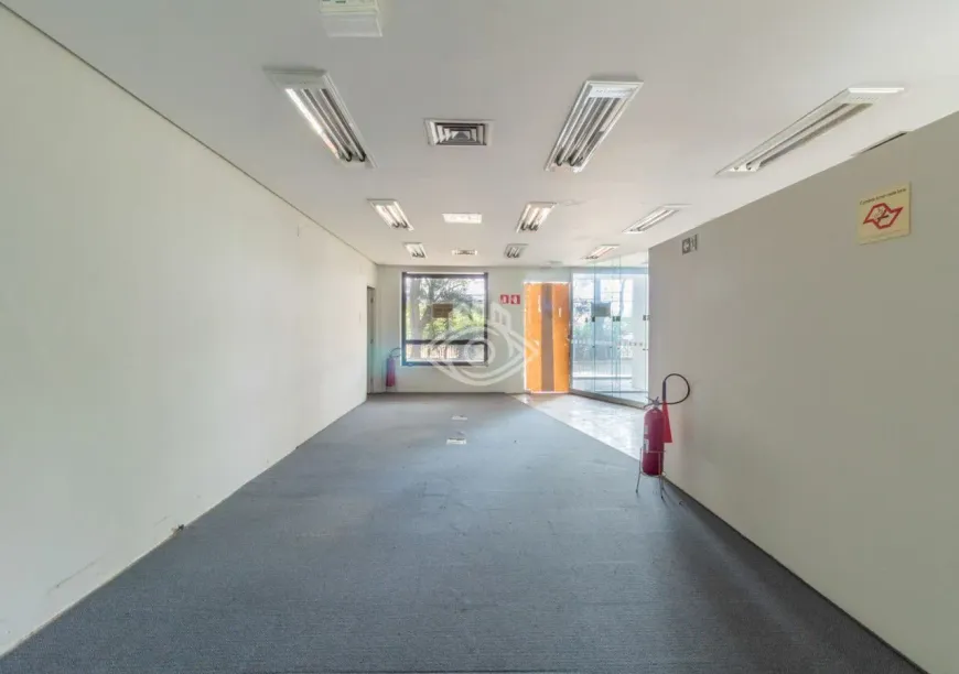 Foto do imóvel - Ponto comercial/Loja/Box para alugar com 6 quartos, 3 banheiros e 12 vagas na garagem, próximo.