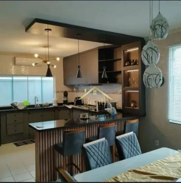 Foto do imóvel - Casa de Vila para alugar com 300 m², 3 quartos, 5 banheiros, 2 vagas