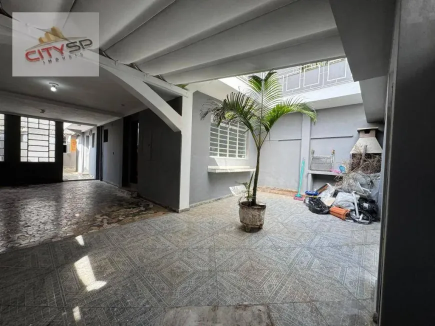 Foto do imóvel - Sobrado à venda com 3 quartos, 1 suíte, 2 banheiros, 220 m², 4 vagas na garagem e churrasqueira.