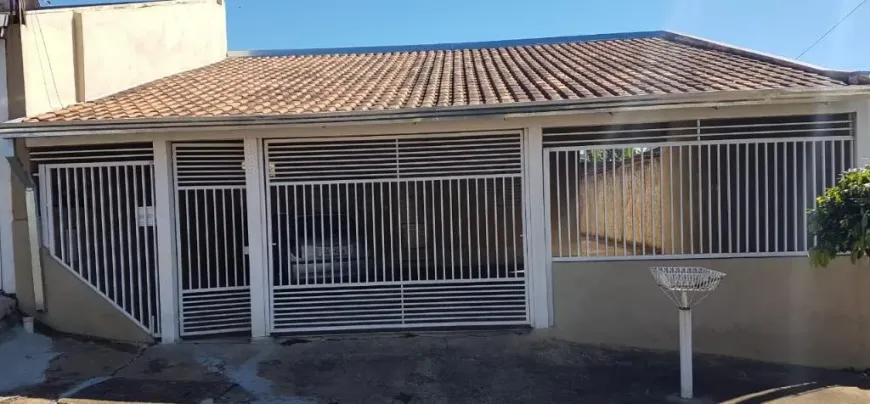 Foto do imóvel - Casa à venda com 2 quartos, 1 banheiro e 3 vagas na garagem em
